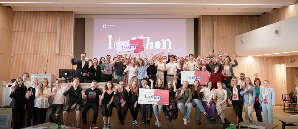 The event participants during the final of Ideathon