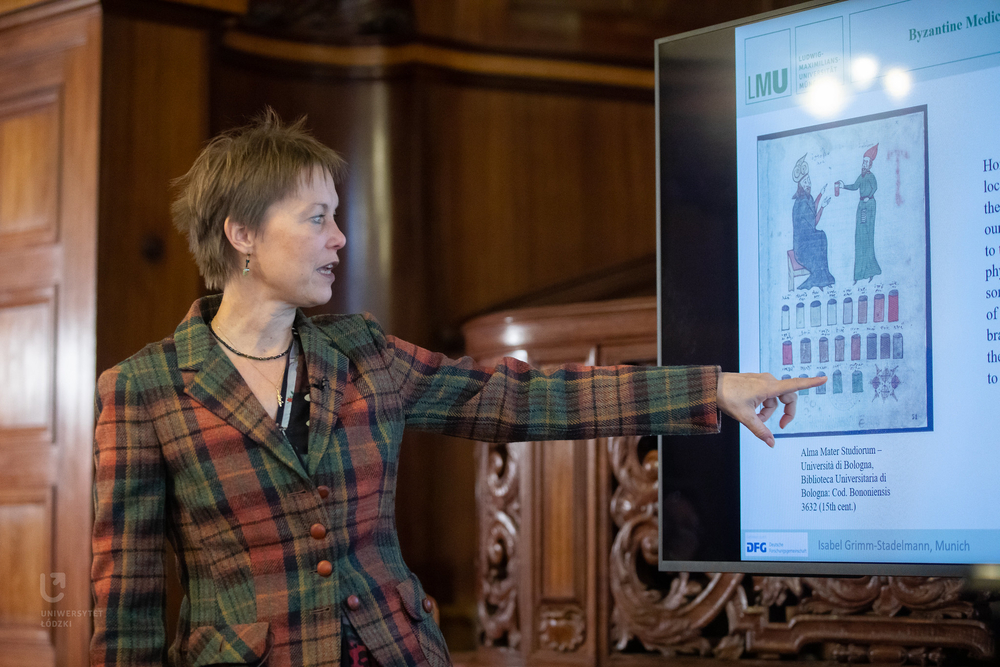 Profesor Isabel Grimm-Stadelmann during her lecture at the Biedermann’s Palace