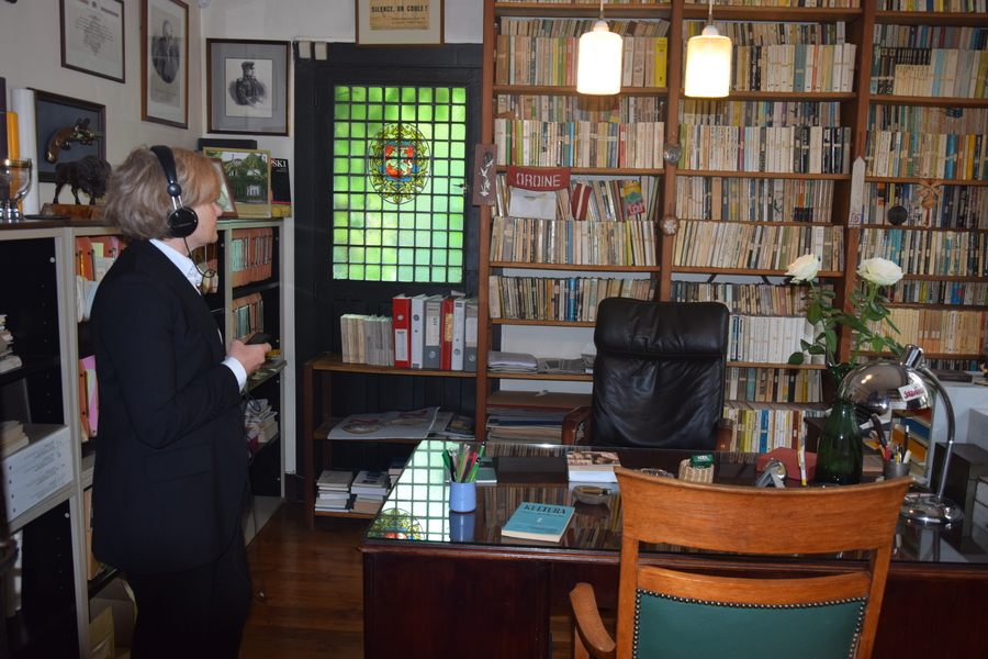 Prof. Elżbieta Żądzińska, Rector of the University of Lodz, in the office of Jerzy Giedroyc