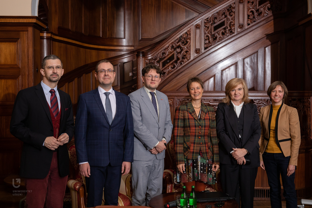 A group photo with Prof. Isabel Grimm-Stadelmann and the University of Lodz Rector, Prof. Elżbieta Żądzińska