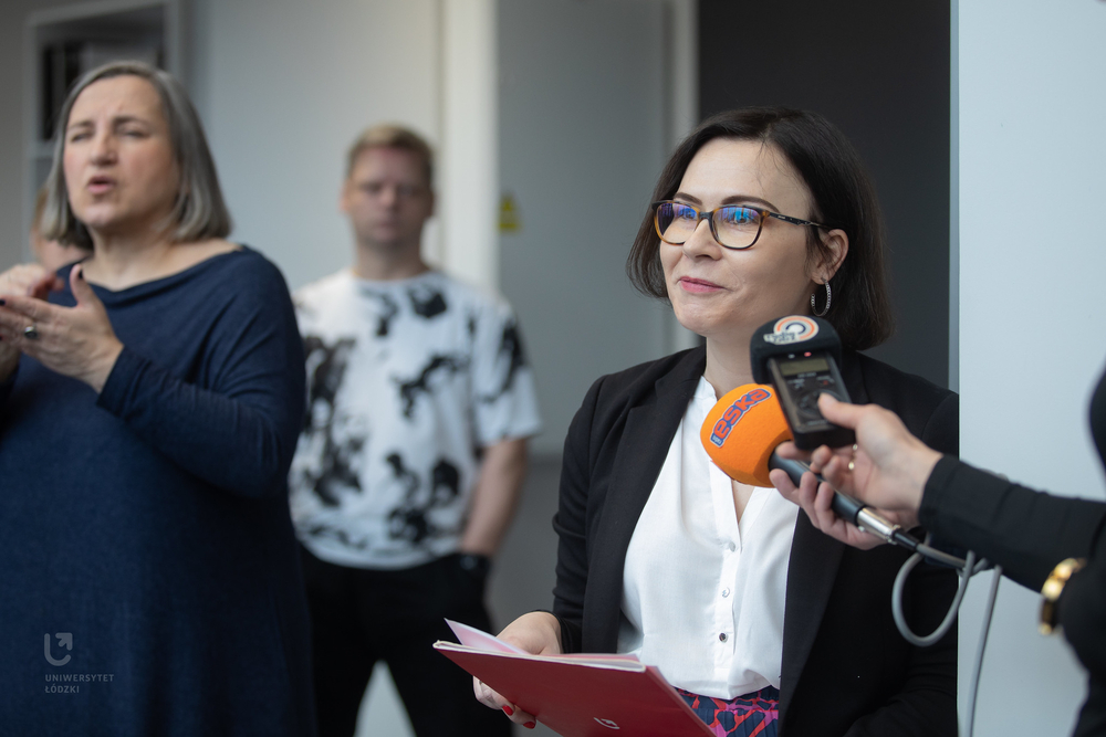 Dr Izabela Kamińska-Jatczak at the opening of the exhibition 