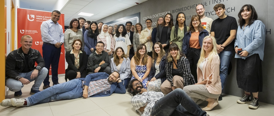 Participants and organisers of the Summer School of the University of Lodz Doctoral School of Social Sciences at the new seat of doctoral schools of the University of Lodz