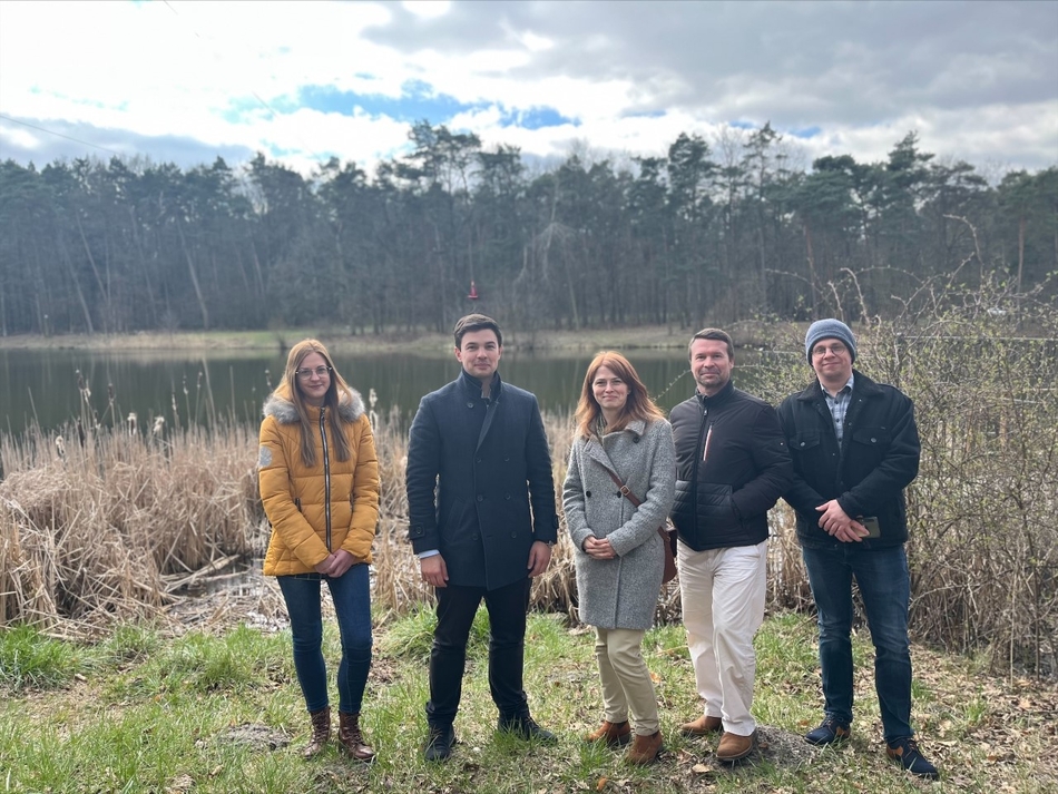 A group of people in front of one of the ponds in Arturówek, Lodz