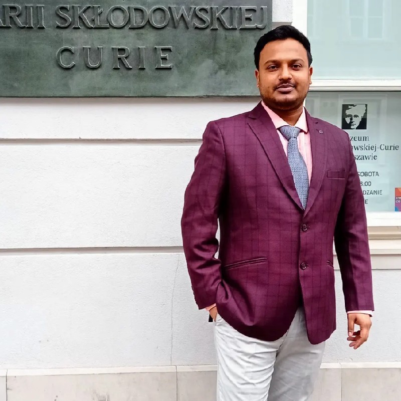 A portrait photo of Dr Sujoy Das